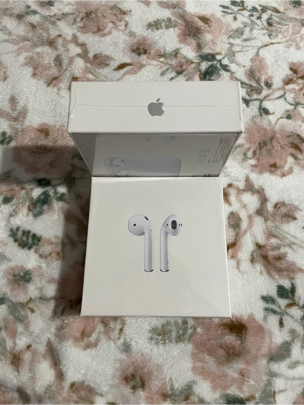 Apple White Wireless Earbuds with Charging Case - Genuine AirPods